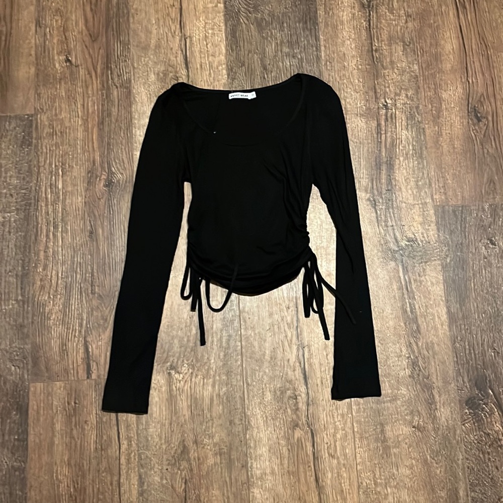 black long sleeve crop top